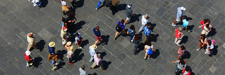 teenagers-languages-people-walking