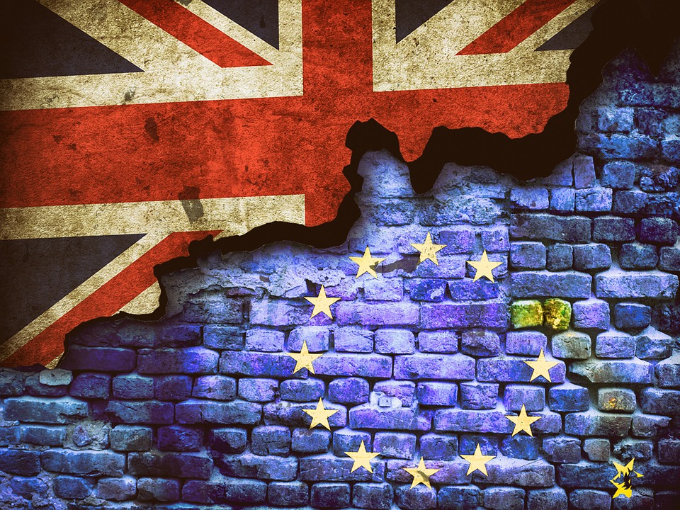Picture of a wall with British and EU flags. How will it effect post-Brexit trade?