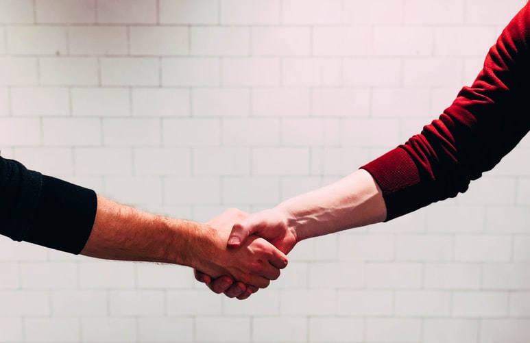 People shaking hands after choosing a translation agency